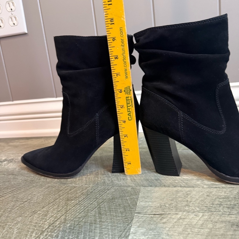 Vince Camuto Women's Crethana Black Suede Boots Size 8.5 Pointed Toe Block Heel - Picture 9 of 16